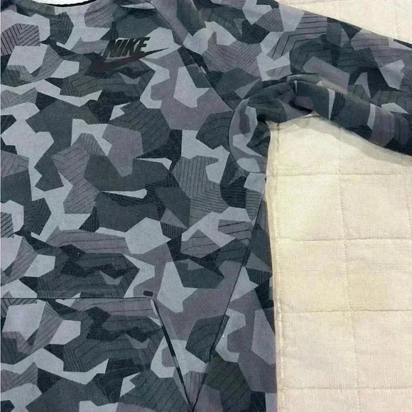 Boys Nike digital camo gray nike crewneck size large - Picture 8 of 8